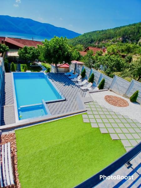 Casa Iulian, Book  Sviniţa Mehedinti