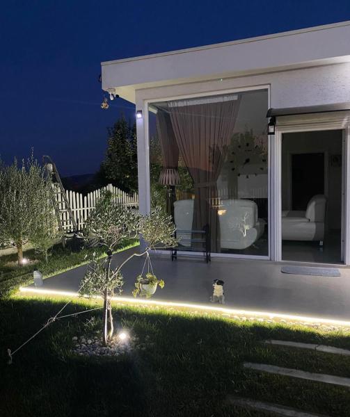 DSVilla, Book  Elbasan County hoteller med pool, Swimmingpool