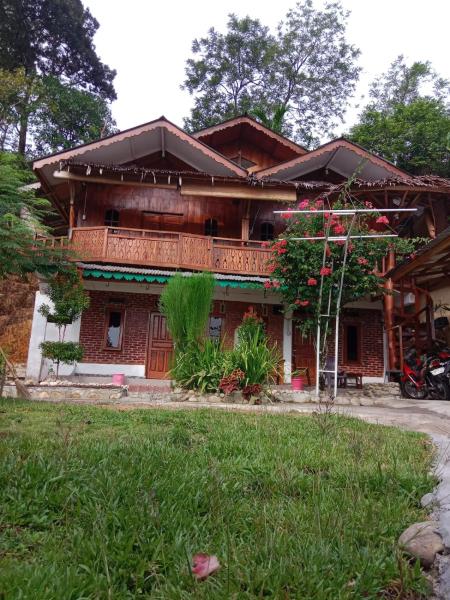 Remiracle Tour And Tracking, Book  Bukit Lawang hoteller med pool, Swimmingpool