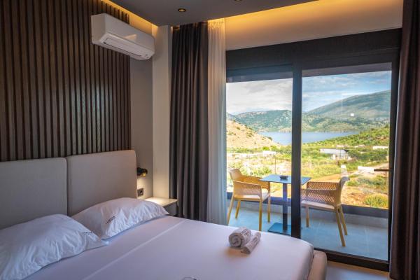 Lake View Rooms Ksamil, Book  Vlorë County hoteller med parkering, Parkering