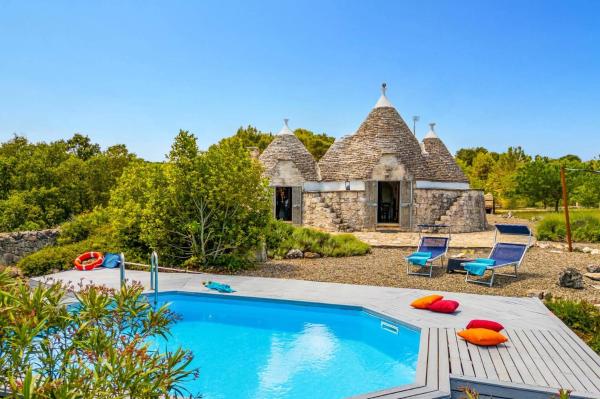 Villa Trullo Selva Piccolo by Villa Plus, Book  Valle d'Itria hoteller med pool, Swimmingpool