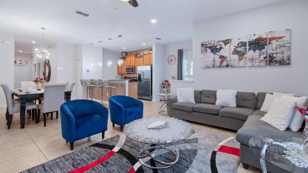 Last Minute Disney Getaway! Private Pool, Hot Tub & Games Room. Book Now! #56201, Book  Kissimmee hoteller med pool, Swimmingpool