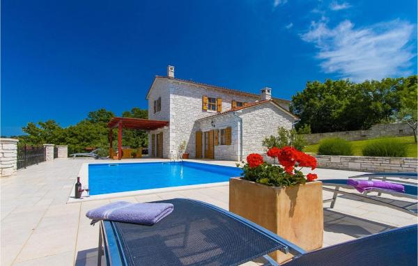 Villa Veronika, Book  Hoteller i Pula Riviera med pool, Swimmingpool
