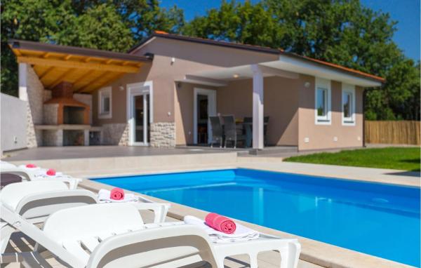 Villa Trusina, Book  Hoteller i Pula Riviera med pool, Swimmingpool