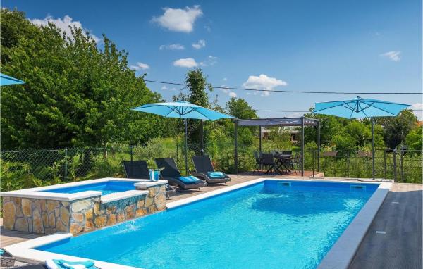 Villa Imela, Book  Hoteller i Pula Riviera med pool, Swimmingpool