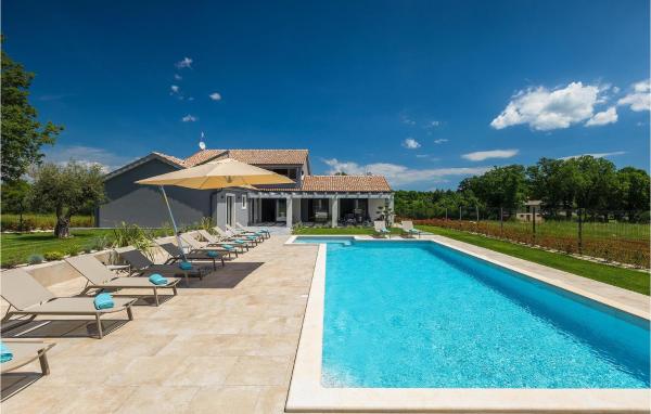 Villa Tre Olive, Book  Hoteller i Pula Riviera med pool, Swimmingpool