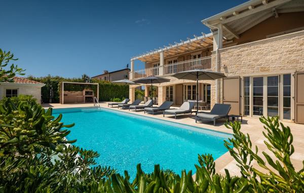 Villa Monte Vizinada, Book  Hoteller i Poreč Riviera med pool, Swimmingpool