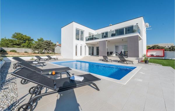 Villa Pollux, Book  Hoteller i Zadar County med pool, Swimmingpool
