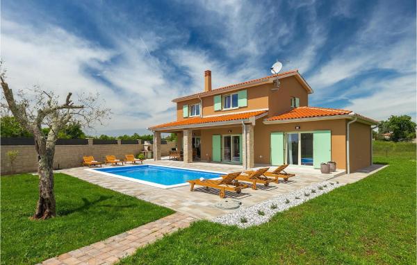 Villa Matea, Book  Hoteller i Pula Riviera med pool, Swimmingpool