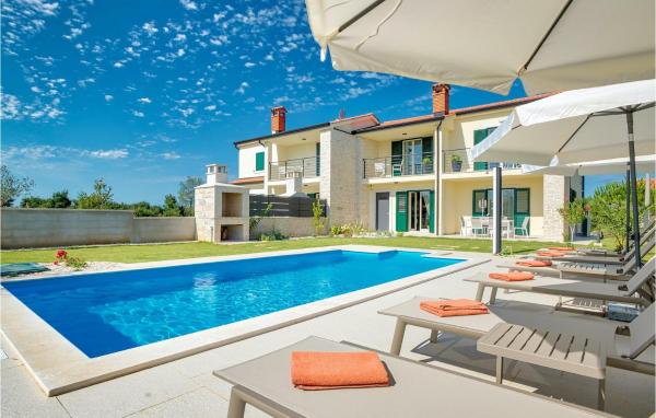 Villa Clara Melodie, Book  Hoteller i Poreč Riviera med pool, Swimmingpool