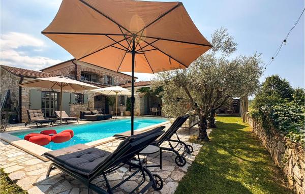 Villa Montona, Book  Višnjan Central Istria