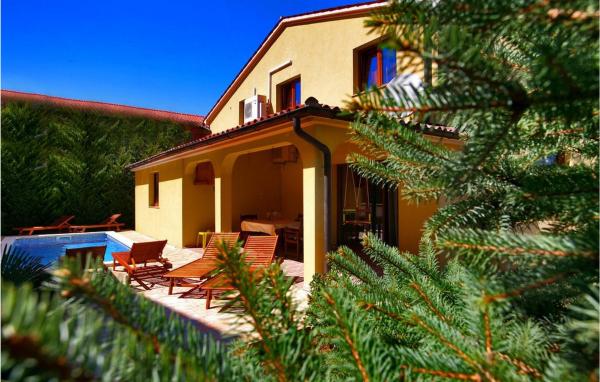 Villa Luces, Book  Hoteller i Pula Riviera med pool, Swimmingpool