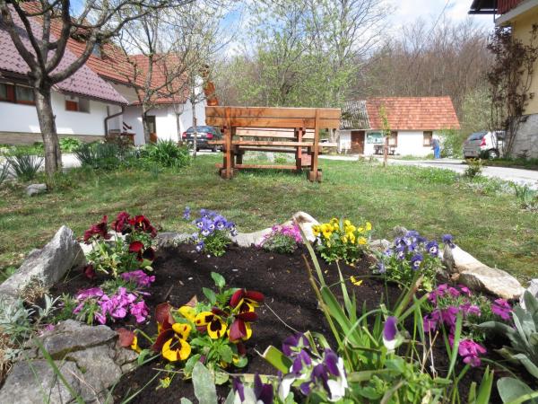 Villa Katja, Book Pension Jezerce 