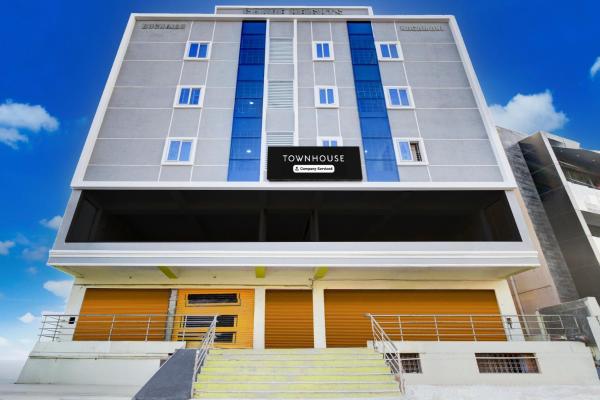 Super Townhouse LB Nagar Metro Station, Book  Telangana hoteller med parkering, Parkering