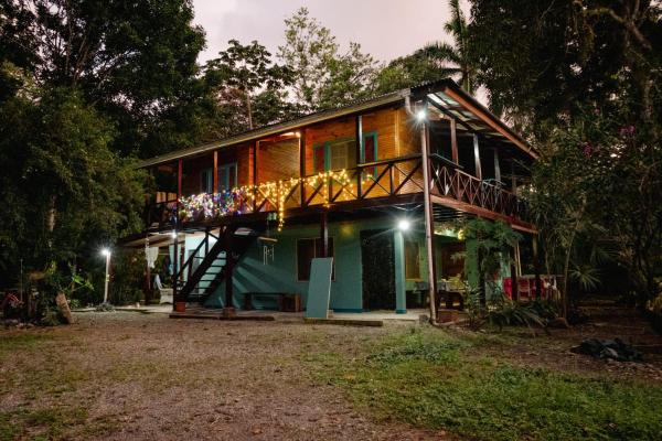 Casa Aldirica, Book  Cahuita Limon