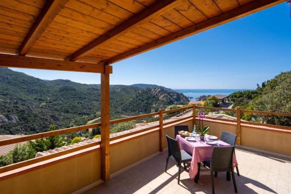 THR - Fal, Book  Hoteller i Costa Paradiso med pool, Swimmingpool