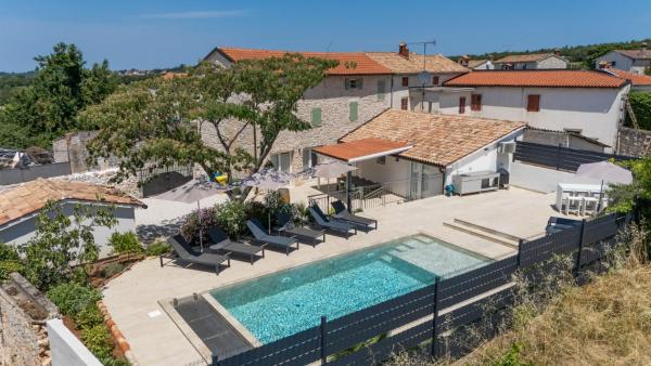 Villa Verde Višnjan, Book  Višnjan Central Istria