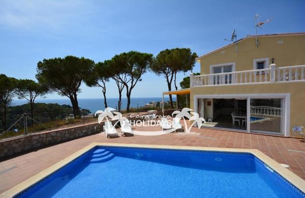 Costa Brava Holidays Villa Yuca, Sea views, Pool, Book  Hoteller i Costa Brava med parkering, Parkering