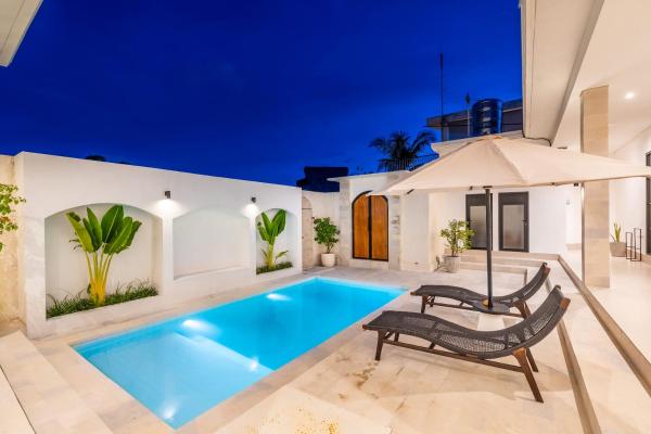 The R Villa Bratan - 3BR Serene Getaway in Canggu, Book  Canggu Badung