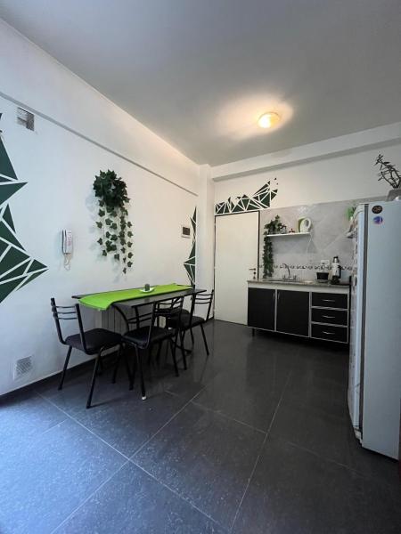 Depto en Villa Carlos Paz para 4 personas - Piscina y cochera, Book  Córdoba hoteller med parkering, Parkering