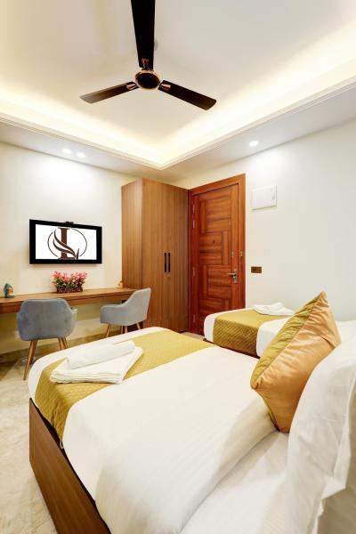 Limewood Stay Premium Studios - Near Sector 29, Book  Hoteller i Haryana med parkering, Parkering