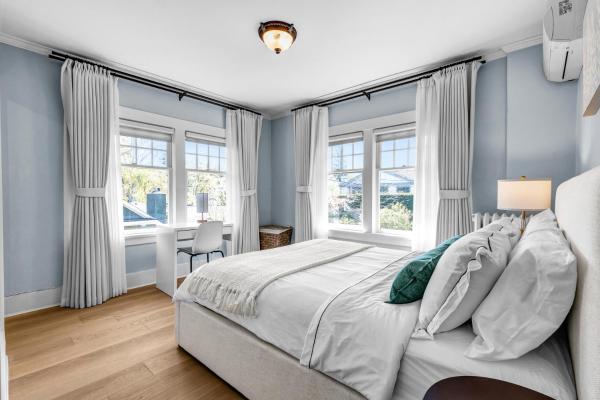 West King Edward Luxury Guest Home, Book  Vancouver 
