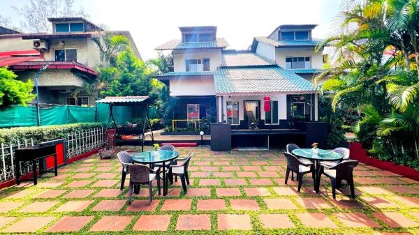 Shaz Villa Panchgani, Book  Hoteller i New Delhi med pool, Swimmingpool