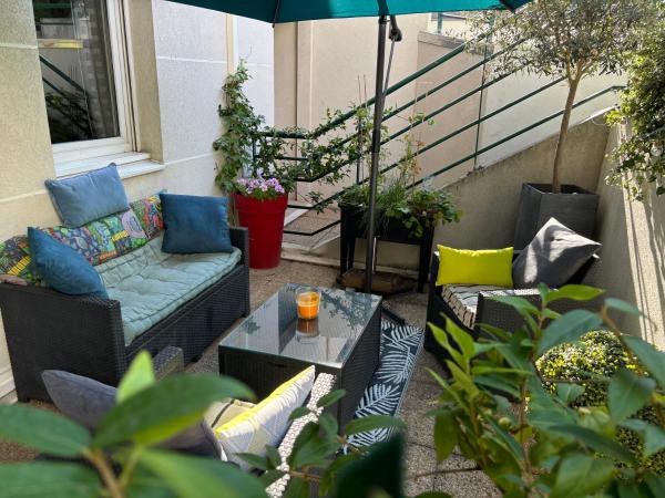 Breeze in the city, Book  Hoteller i Rhône-Alps med parkering, Parkering