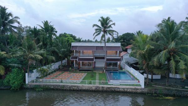 Kumarakom Sunview, Book  Kumarakom 