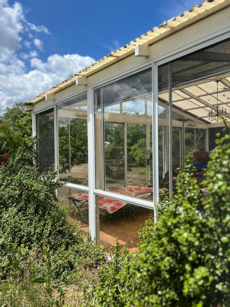 StayAU Farmstay escape Pastoral Fruit Picking, Book  Little River Melbourne