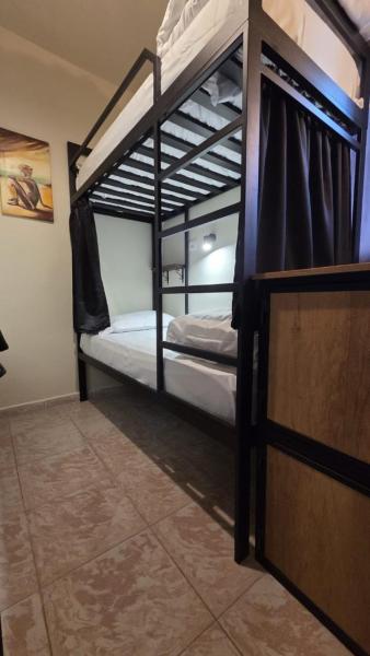 New Bazaar Hostel, Book  Billige hoteller i Tirana County