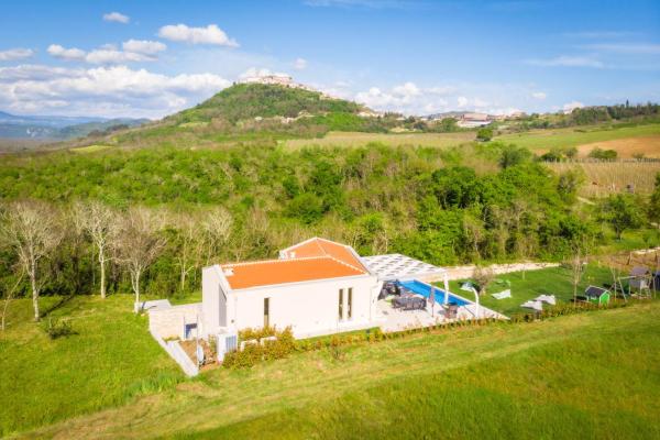 Private Family Villa in Istria - Heated pool - Early Check-in - Late Check-out - Panoramic Views, Book  Motovun Central Istria