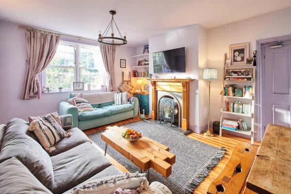 Host & Stay - Lilac Cottage, Book  Scotland hoteller med parkering, Parkering