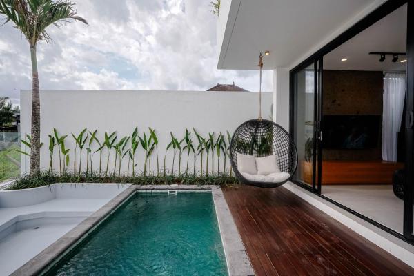 Tiny Villa Umalas - Minimalist 2BR close to Central Canggu, Book  Badung hoteller med pool, Swimmingpool