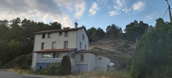 Appartement 1, Book  Hoteller i Rhône-Alps med parkering, Parkering