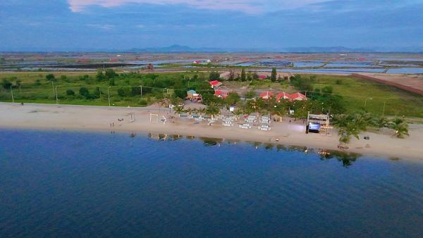 The Last Beach House, Book  Hoteller i Kampot-provinsen med parkering, Parkering