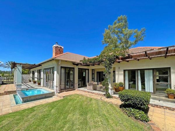 House 41 at Pont de Val, Book  Free State hoteller med pool, Swimmingpool