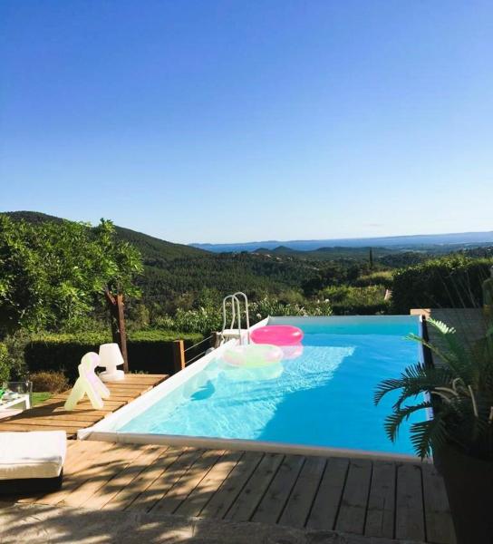 Villa Cosy pour 6 personnes avec piscine privée et vue panoramique sur les îles et les collines à La Londe les Maures, Book  Hoteller i Var coast med pool, Swimmingpool