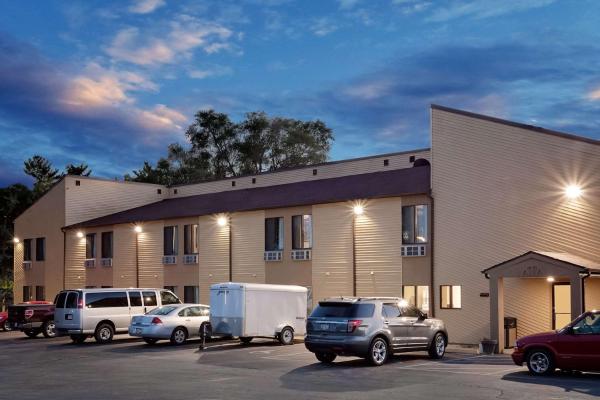 Econo Lodge Canton North