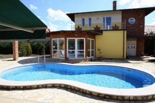 Gasthaus Joó-Wellness Pension, Book Pension Hoteller i Western Transdanubia med parkering, Parkering