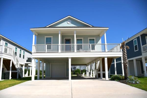 New Sunny Villa-1 Block From Beach, Book  Galveston Houston