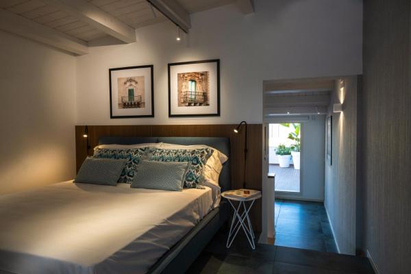 Dimora Zahira Your Italian Escape in Marina di Ragusa Steps from the Sea, Book  Noto Valley hoteller med pool, Swimmingpool