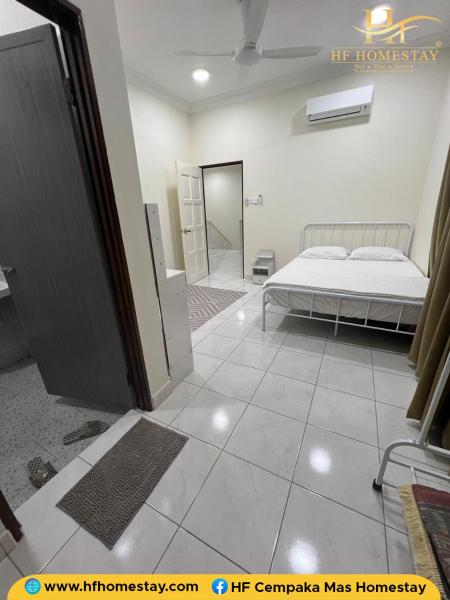 HF Cempaka Mas 1 Homestay 2 Room, Book  Kelantan hoteller med pool, Swimmingpool