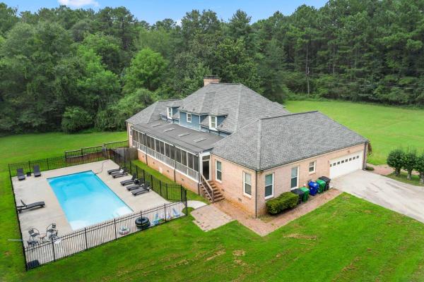 World Cup Ready, Private Estate Pool, Sleeps 16, Book  Lithonia Georgia