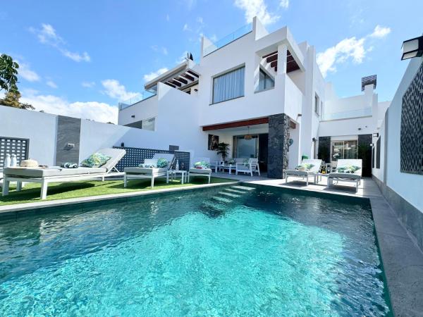 Welcome to Villa Bali a luxurious modern getaway, Book  Tenerife hoteller med pool, Swimmingpool