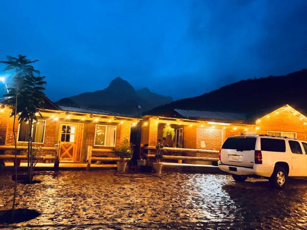 Cabañas Villa Escondida, Book  Chihuahua hoteller med parkering, Parkering