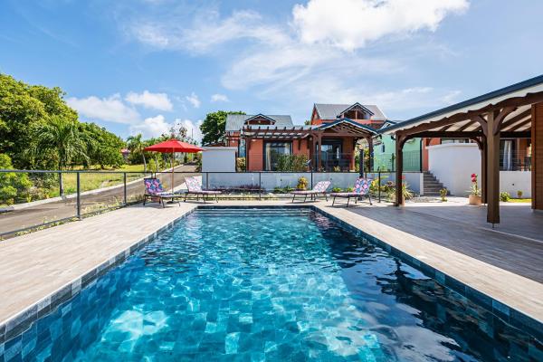 Gîte Dalina, Book  Grande-Terre hoteller med pool, Swimmingpool
