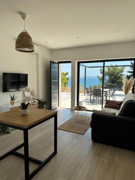 La Villa Dina, Book  Hoteller i Var coast med pool, Swimmingpool