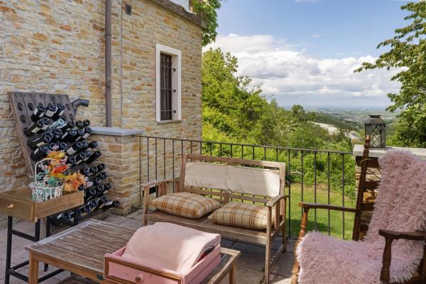 Locanda Casa Bardacchino, Book  Mango Langhe