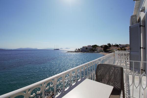 Aurora - Rooms & Suites - Spetses, Book  Spetses Saronic Islands